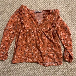 Size 5 girls shirt. Smoke free, pet free home. 🦋